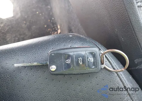 2015 Volkswagen Passat 1.8T Wolfsburg Edition z USA, uszkodzony, nr VIN 1VWAT7A31FC033803